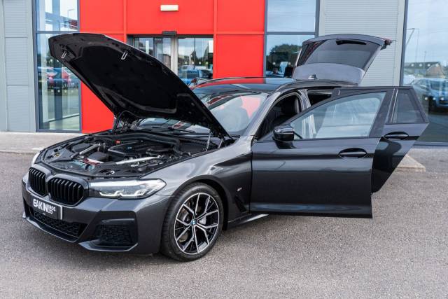 2022 BMW 5 Series 2.0 520d MHT M Sport 5dr Step Auto